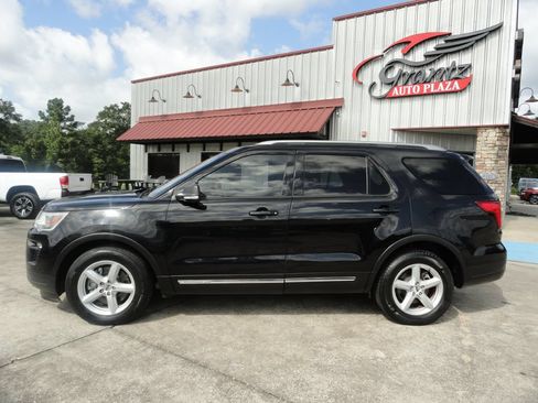 Used 2019 Ford Explorer XLT w/ Equipment Group 201A FWD image 3