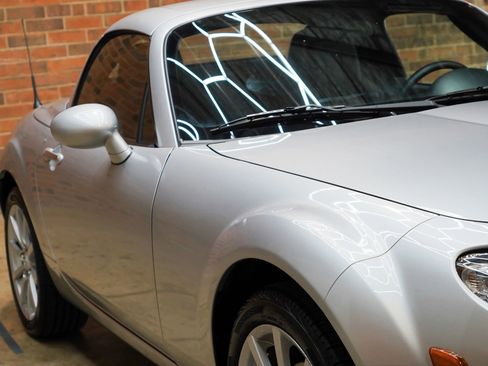 Used 2007 MAZDA MX-5 Miata Grand Touring w/ Premium Pkg RWD image 26
