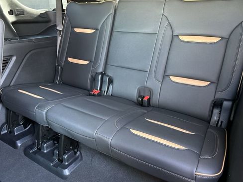 Used 2024 GMC Yukon AT4 w/ Technology Package AWD/4WD image 35