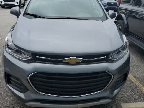 Used 2020 Chevrolet Trax LT w/ LT Convenience Package FWD image 3
