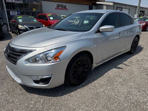 Used 2014 Nissan Altima 2.5 S w/ Sport Value Package image 1