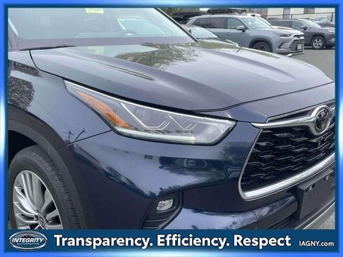 Used 2024 Toyota Highlander Platinum FWD image 10