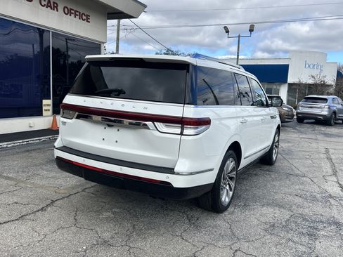 Used 2023 Lincoln Navigator Reserve image 3