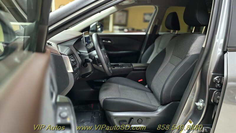 Used 2023 Nissan Rogue SV FWD image 15