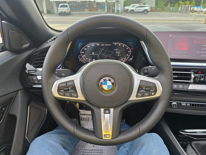 Used 2025 BMW Z4 M40i w/ Edition RWD image 29