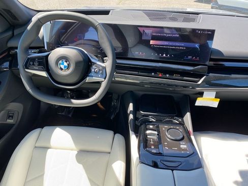 New 2026 BMW 530i xDrive AWD/4WD image 9