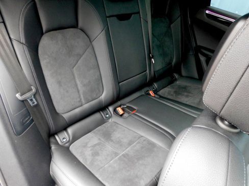 Used 2021 Porsche Macan image 18