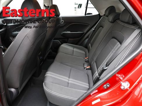 Used 2024 Hyundai Venue SEL FWD image 21