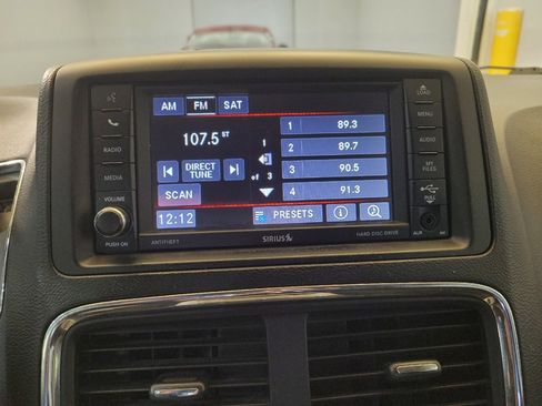 Used 2016 Dodge Grand Caravan SXT w/ Rear Park Assist Package FWD image 25