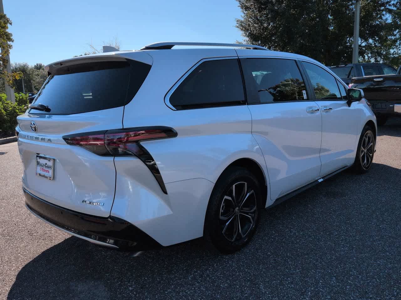 Used 2026 Toyota Sienna Platinum AWD/4WD image 6