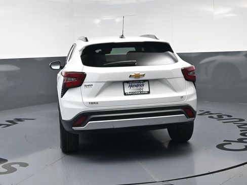 Certified 2025 Chevrolet Trax LT image 8