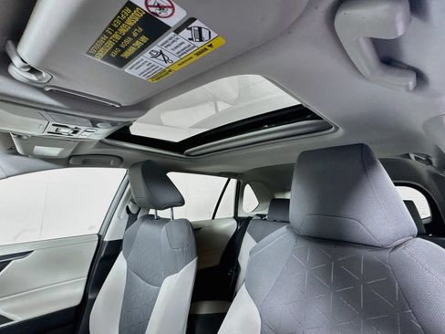 Used 2021 Toyota RAV4 XLE w/ Convenience Package AWD/4WD image 18