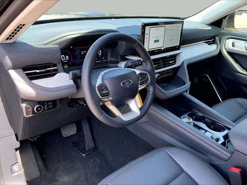 New 2026 Ford Explorer Active w/ Active Comfort Package RWD image 8
