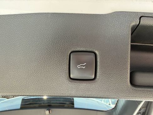 Used 2022 Ford Escape SE w/ SE Sport Appearance Package AWD/4WD image 32