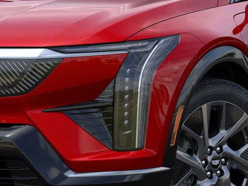New 2025 Cadillac Optiq Luxury 1 image 39