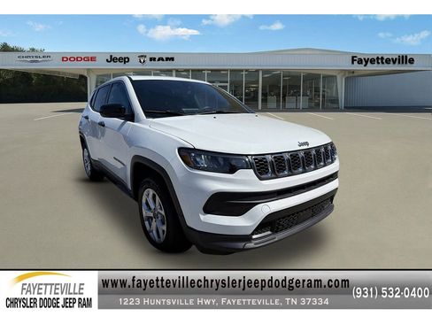 Used 2025 Jeep Compass Sport image 1
