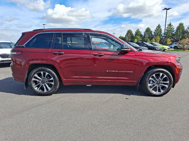 Used 2024 Jeep Grand Cherokee Overland w/ Trailer Tow Package AWD/4WD image 8