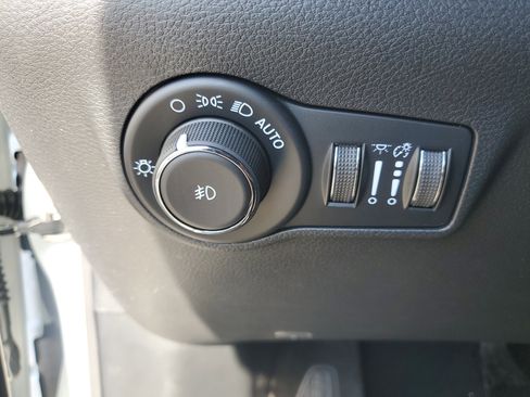 New 2026 Jeep Compass Latitude image 18