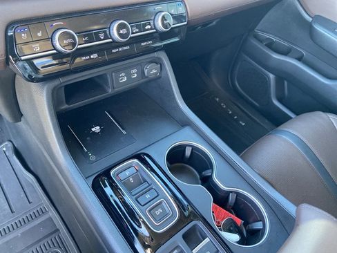 Used 2025 Honda Pilot Elite image 40