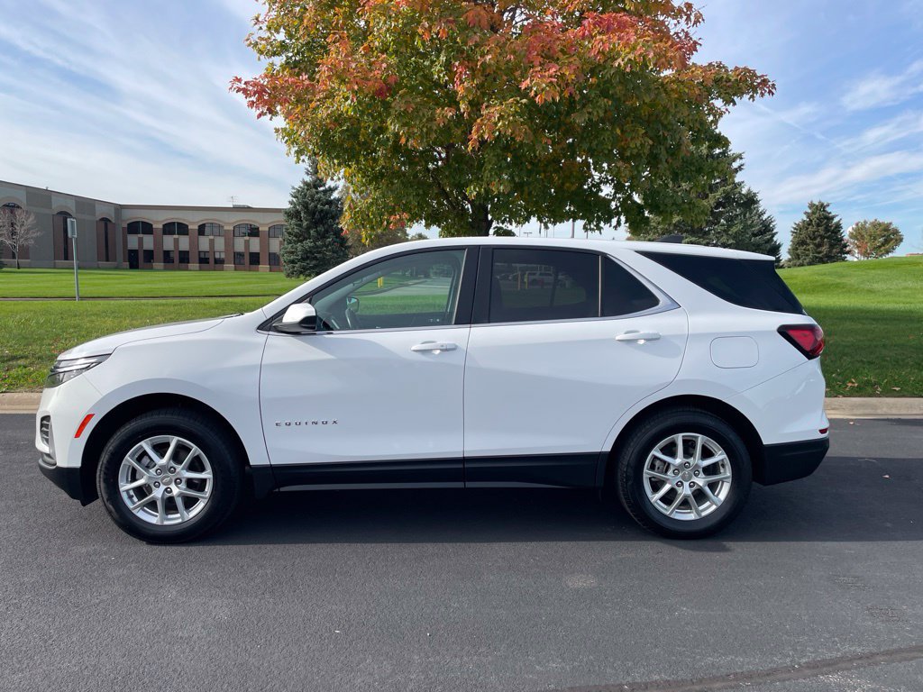 Used 2024 Chevrolet Equinox LT AWD/4WD image 2