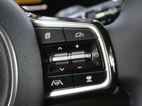 New 2026 Kia Carnival EX image 36