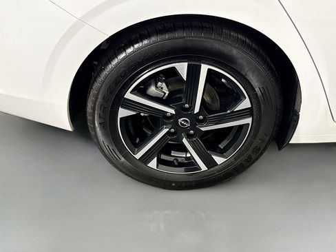 Used 2024 Nissan Sentra SV FWD image 33