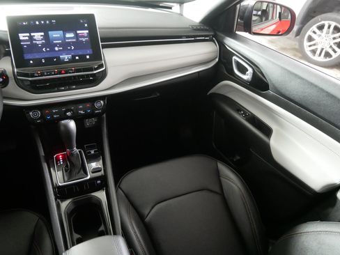 Used 2024 Jeep Compass Limited image 11