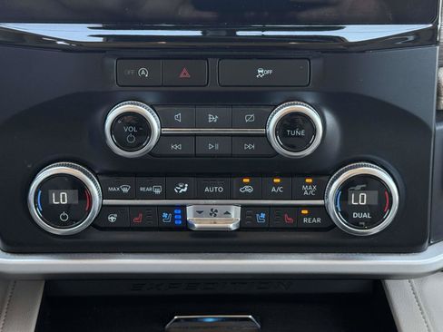 Used 2024 Ford Expedition Limited RWD image 15