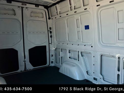 Used 2025 Mercedes-Benz Sprinter 2500 image 18