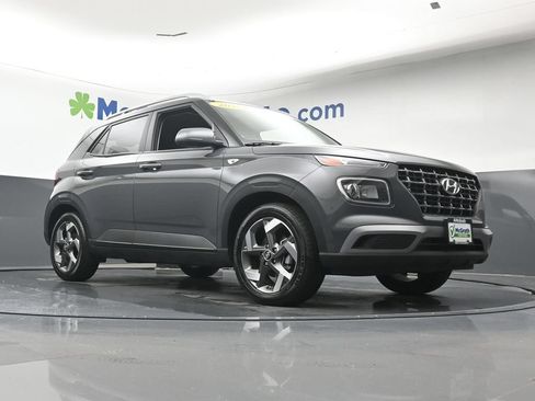 Used 2025 Hyundai Venue SEL FWD image 28