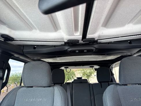 Used 2024 Jeep Wrangler Unlimited Sahara image 21