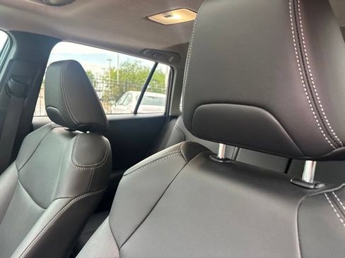 Used 2025 Toyota Corolla Cross XLE w/ Convenience Package FWD image 9