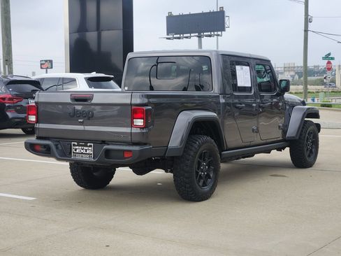 Used 2025 Jeep Gladiator Sport image 7