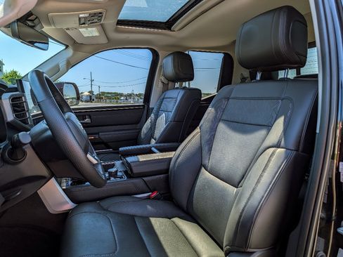 Used 2022 Toyota Tundra Limited AWD/4WD image 14