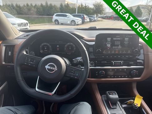 Used 2023 Nissan Pathfinder Platinum image 21