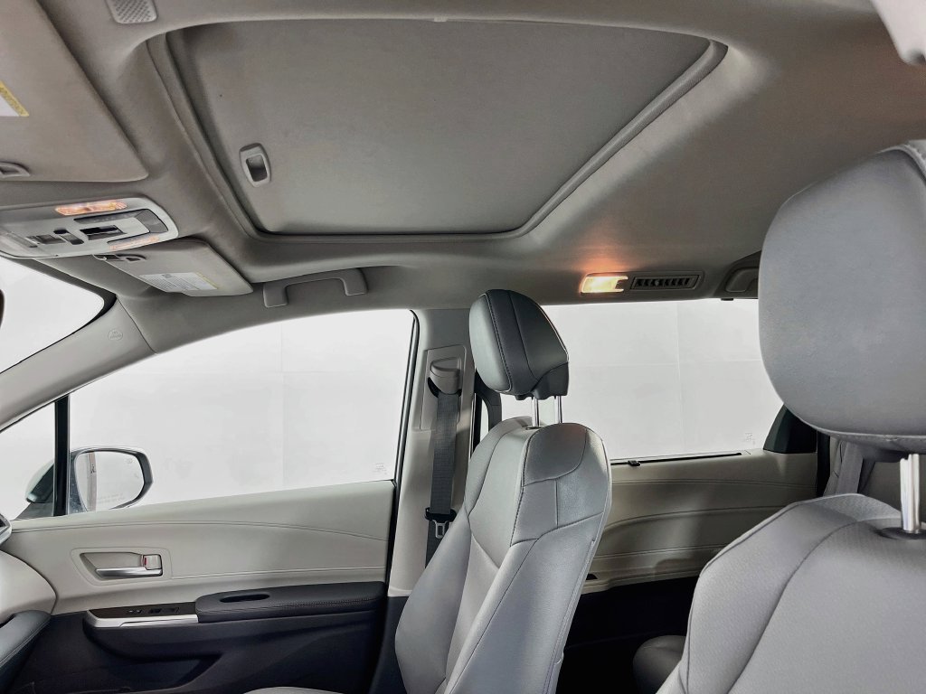 Used 2023 Toyota Sienna XLE AWD/4WD image 22