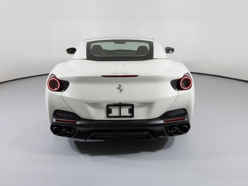 Used 2019 Ferrari Portofino image 11
