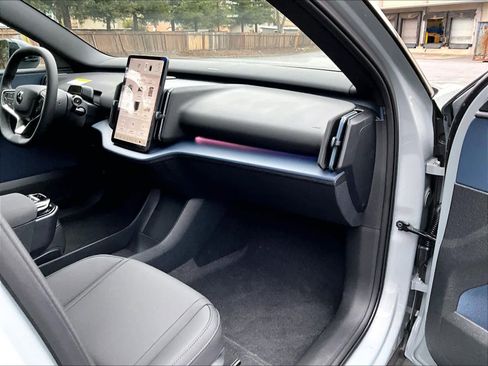 New 2026 Volvo EX30 Plus w/ Climate Package image 28