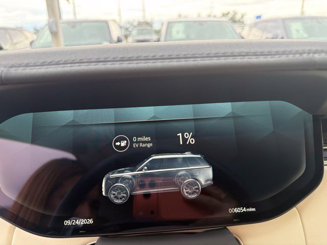 Used 2025 Land Rover Range Rover SE AWD/4WD image 7