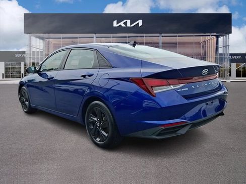 Used 2023 Hyundai Elantra SEL FWD image 4