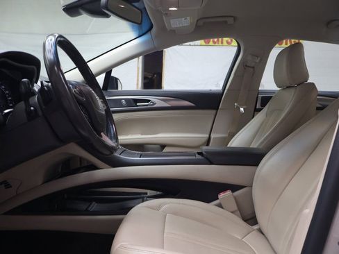 Used 2020 Lincoln MKZ image 17