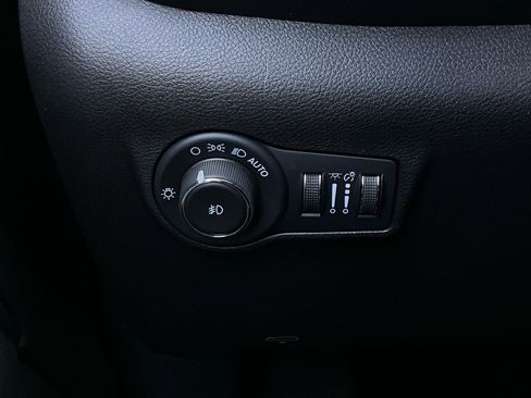 Used 2025 Jeep Compass Trailhawk w/ Trailer Tow Group image 21