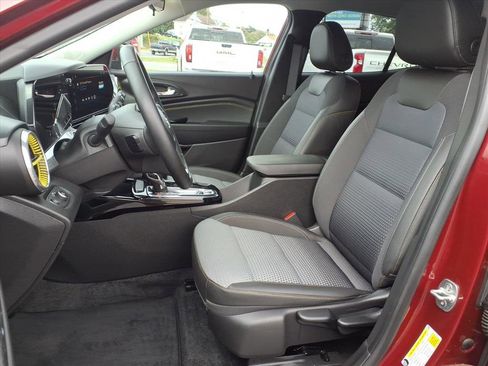 Used 2024 Chevrolet Trax LT w/ Driver Confidence Package image 11