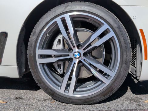 Used 2017 BMW 740i image 13