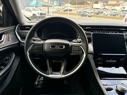 Used 2023 Jeep Grand Cherokee Limited w/ Black Appearance Package image 26