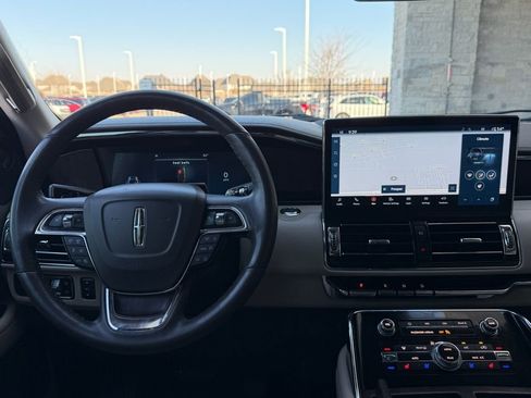 Used 2023 Lincoln Navigator Reserve image 6