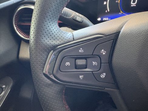 Used 2025 Chevrolet Trax RS w/ Sunroof Package image 11