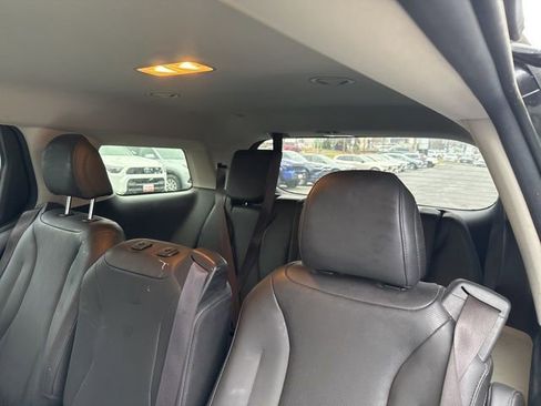 Used 2022 Kia Carnival LX image 7