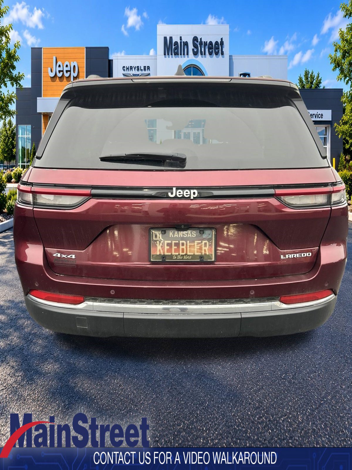 Used 2025 Jeep Grand Cherokee Laredo X AWD/4WD image 4