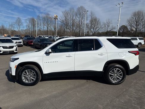 Used 2022 Chevrolet Traverse LT image 2